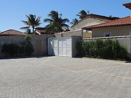 Casa com 3 Quartos em Condomínio Geriba