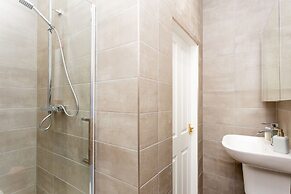 Silver Lining - Luxury New Town Apartment