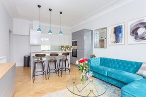 Silver Lining - Luxury New Town Apartment