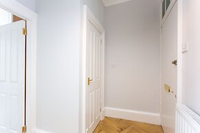 Silver Lining - Luxury New Town Apartment