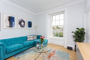 Silver Lining - Luxury New Town Apartment