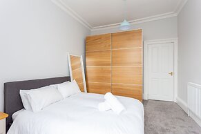 Silver Lining - Luxury New Town Apartment