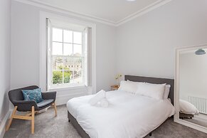 Silver Lining - Luxury New Town Apartment