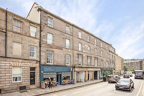 Silver Lining - Luxury New Town Apartment