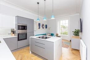 Silver Lining - Luxury New Town Apartment