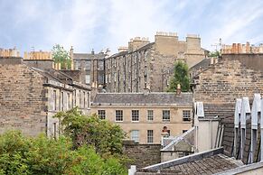 Silver Lining - Luxury New Town Apartment