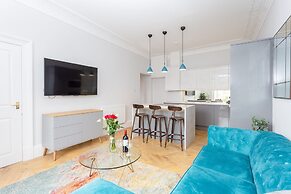 Silver Lining - Luxury New Town Apartment