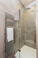 Silver Lining - Luxury New Town Apartment