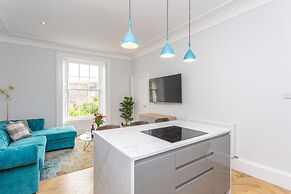 Silver Lining - Luxury New Town Apartment