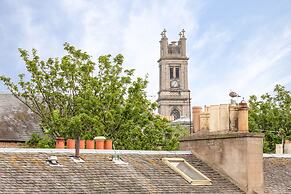 Silver Lining - Luxury New Town Apartment