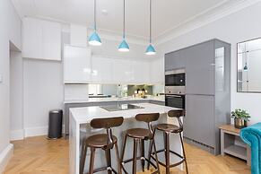 Silver Lining - Luxury New Town Apartment