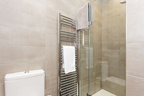 Silver Lining - Luxury New Town Apartment