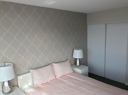 Luxury 2BR Suites in the heart of Downtown Toronto