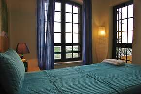 Supertubos Beach Hostel