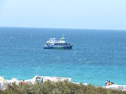 Supertubos Beach Hostel