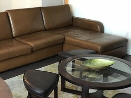 CN Tower View Design apart 3BD-2BA DT