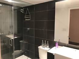 CN Tower View Design apart 3BD-2BA DT