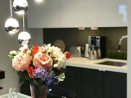 CN Tower View Design apart 3BD-2BA DT