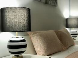 CN Tower View Design apart 3BD-2BA DT