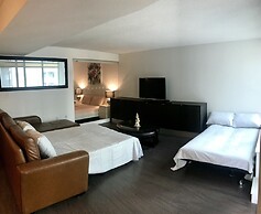 CN Tower View Design apart 3BD-2BA DT