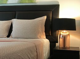 CN Tower View Design apart 3BD-2BA DT