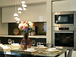 CN Tower View Design apart 3BD-2BA DT