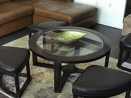 CN Tower View Design apart 3BD-2BA DT