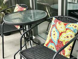 CN Tower View Design apart 3BD-2BA DT