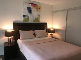 CN Tower View Design apart 3BD-2BA DT