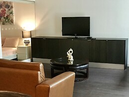 CN Tower View Design apart 3BD-2BA DT