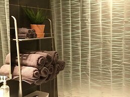 CN Tower View Design apart 3BD-2BA DT