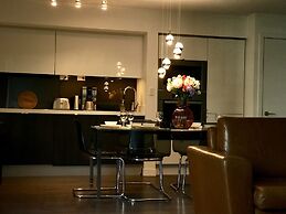 CN Tower View Design apart 3BD-2BA DT