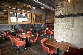 CN Tower View Design apart 3BD-2BA DT