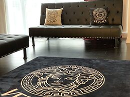 A&A Suites Magnificent 3-BD apt in DT