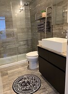 A&A Suites Magnificent 3-BD apt in DT