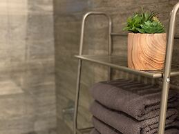 A&A Suites Magnificent 3-BD apt in DT