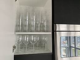 A&A Suites Magnificent 3-BD apt in DT