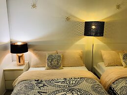 A&A Suites Magnificent 3-BD apt in DT