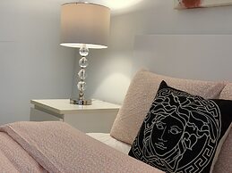 A&A Suites Magnificent 3-BD apt in DT