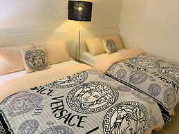 A&A Suites Magnificent 3-BD apt in DT