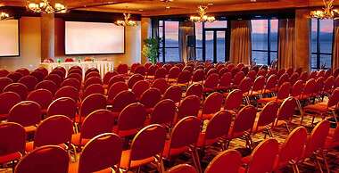 Cacique Inacayal Lake & Spa Hotel