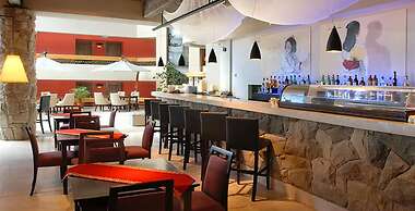 Cacique Inacayal Lake & Spa Hotel