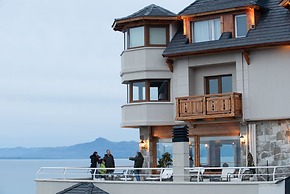 Cacique Inacayal Lake & Spa Hotel