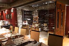 Cacique Inacayal Lake & Spa Hotel