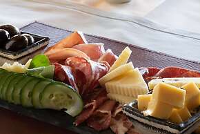 Cacique Inacayal Lake & Spa Hotel