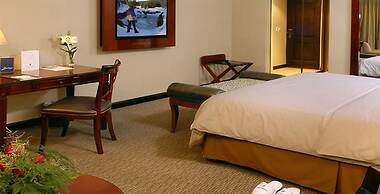 Cacique Inacayal Lake & Spa Hotel