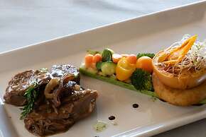 Cacique Inacayal Lake & Spa Hotel