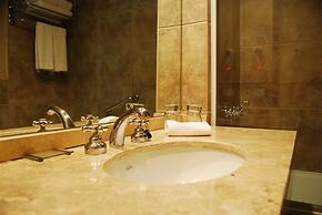 Cacique Inacayal Lake & Spa Hotel