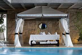 Cacique Inacayal Lake & Spa Hotel