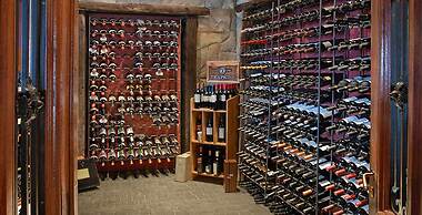 Cacique Inacayal Lake & Spa Hotel